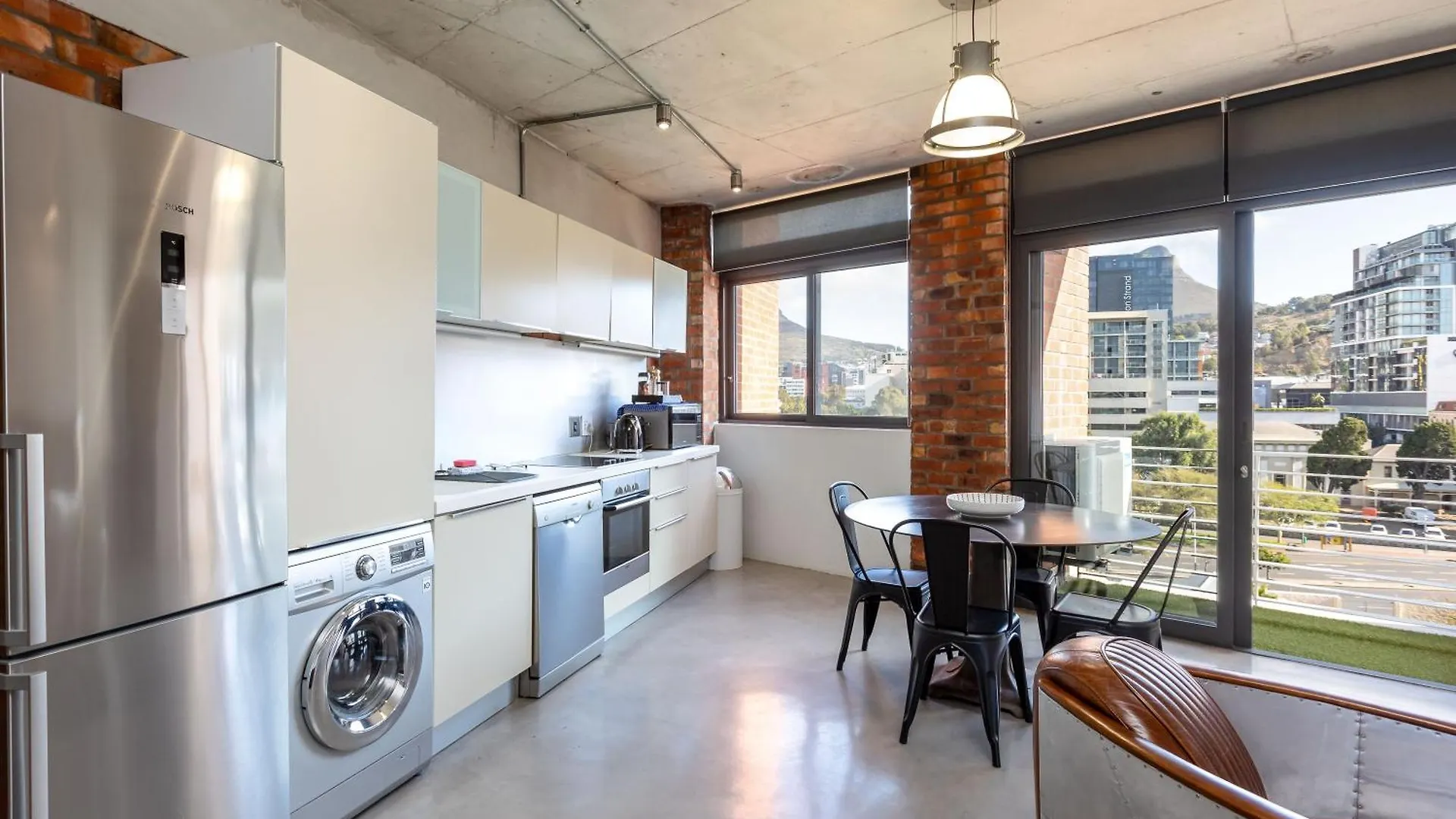 Trendy Loft Apartment Near The Waterfront And Cbd ケープタウン 0*,  南アフリカ