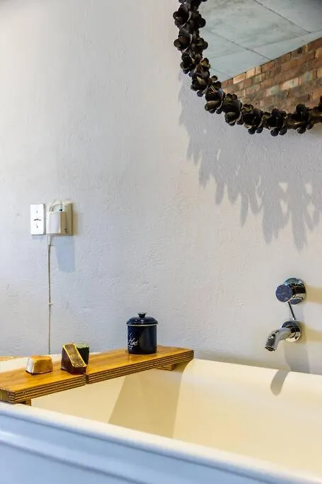 Trendy Loft Apartment Near The Waterfront And Cbd Cape Town 0*,  South Africa