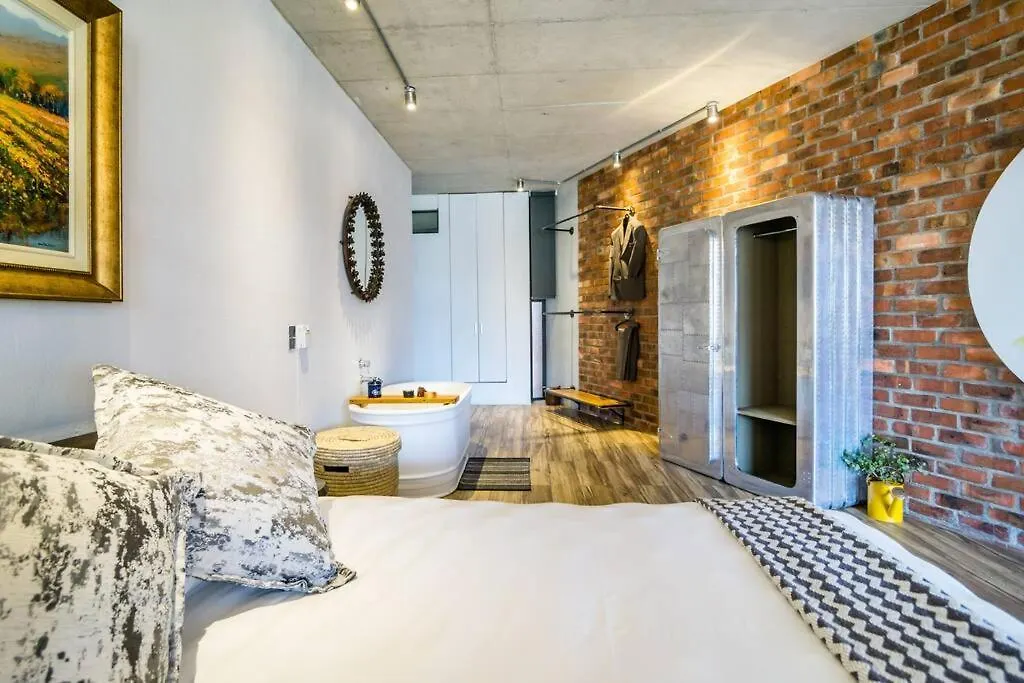 Trendy Loft Apartment Near The Waterfront And Cbd Cape Town